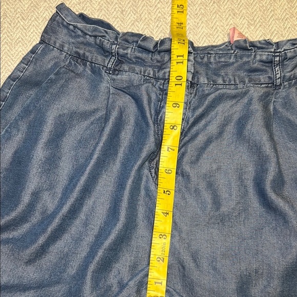 RW&CO High-Waisted 100% Lyocell Blue Shorts with Paper-Bag Waist. Size 6 - Picture 7 of 10